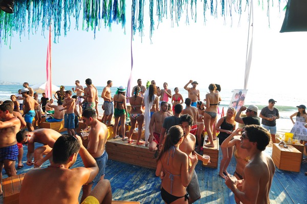 Champagne Showers @ Edde Sands
